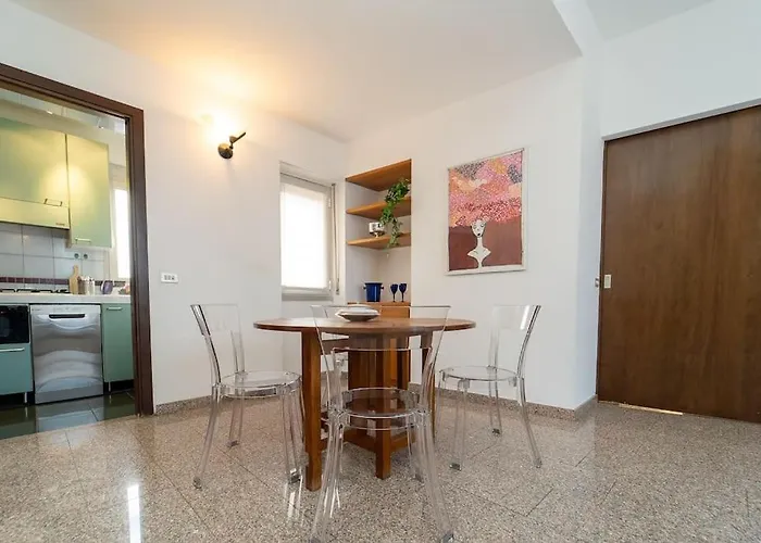 5 Giornate Con Terrazzo E Garage Privato Lägenhet